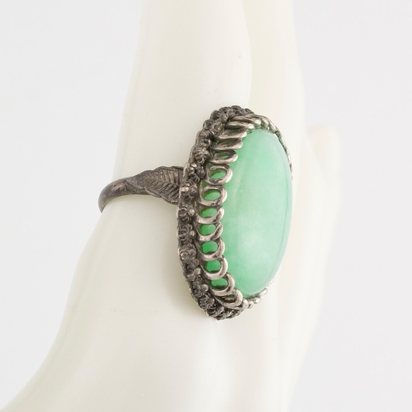 Vintage Jade Sterling Silver Ring Size 8 Large Light Mint Green Oval Cabochon - Picture 5 of 6